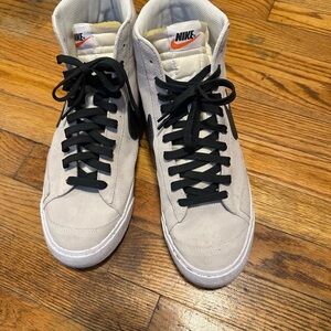 Nike Men's Light Gray High-Top Sneakers